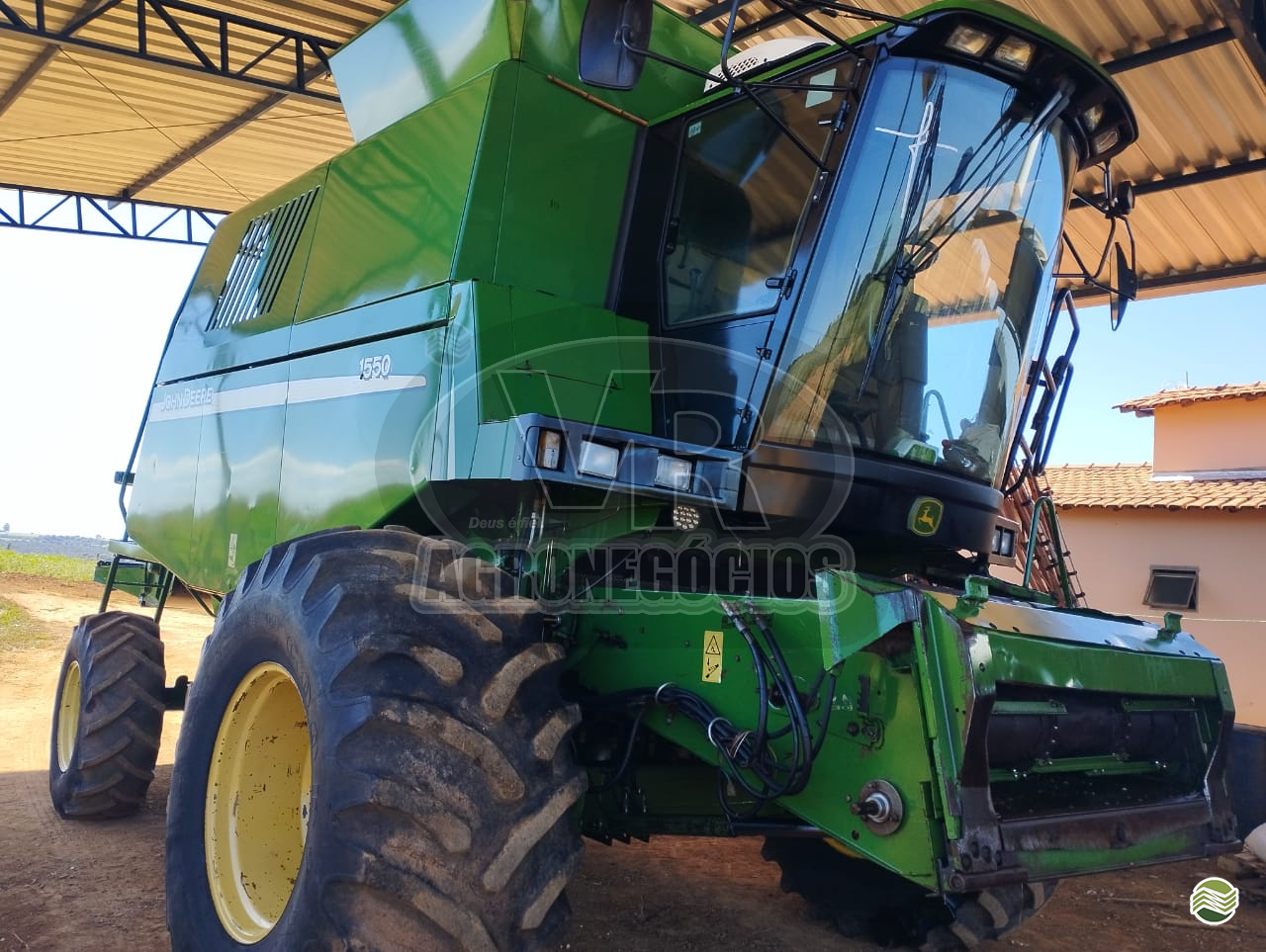 COLHEITADEIRA JOHN DEERE JOHN DEERE 1550 VR Agronegócios ARAXA MINAS GERAIS MG